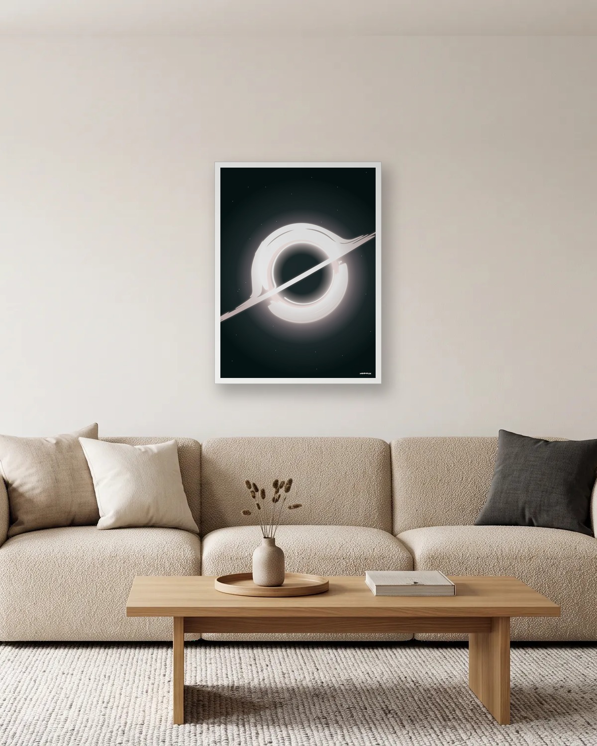 Affiche minimaliste noire et blanche, un anneau de lumière traversé d'une bande, encadrée en blanc dans un salon clair