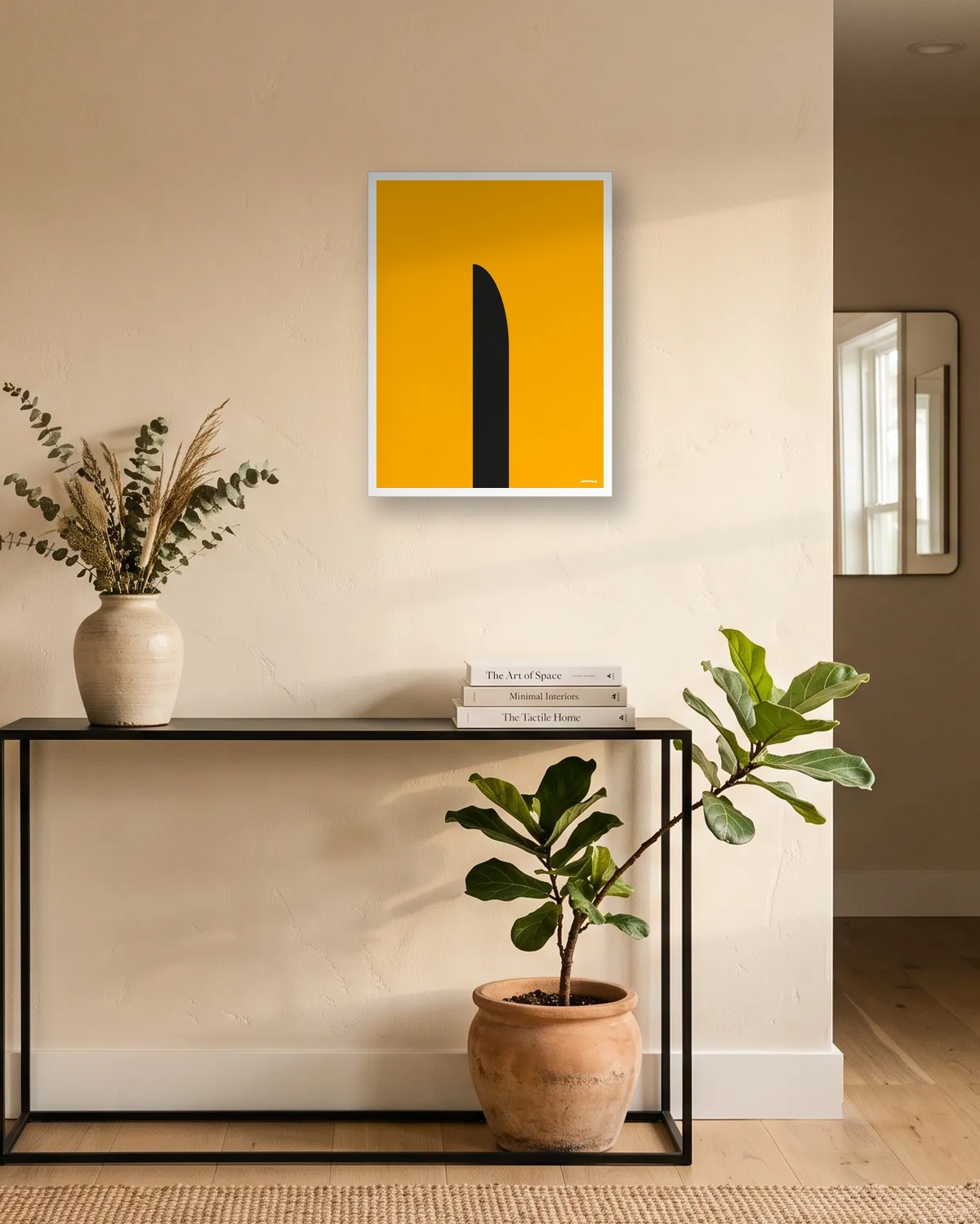 Affiche minimaliste jaune avec une lame noire, idée déco pour une chambre d'ado garçon